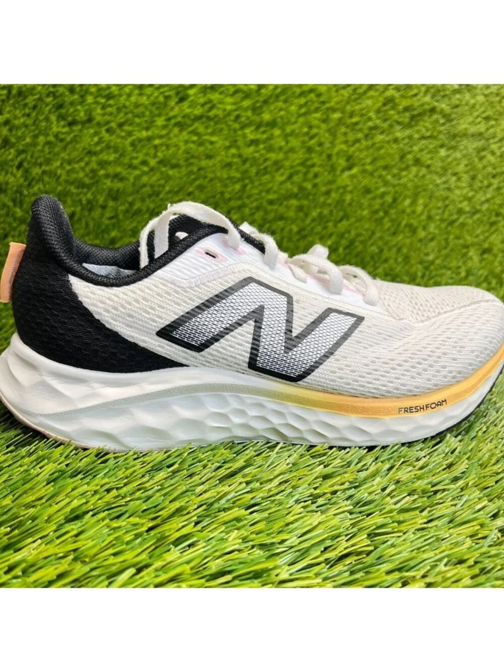 New Balance Fresh Foam Arishi v4 Womens Size 6.5D White Running Shoes Sneakers